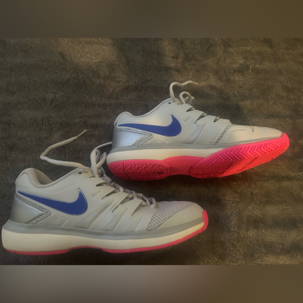 Women’s Nike Shoes Size 8